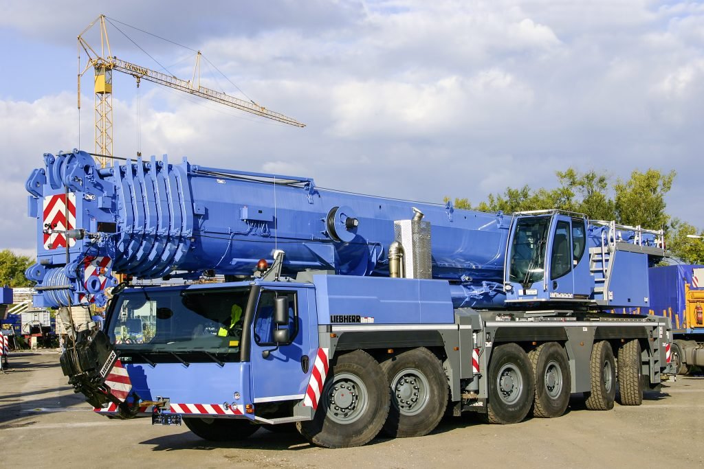 Автокран тонны. Liebherr LTM 1300. Liebherr LTM 1300-6.2. Автокран Liebherr LTM 1300. Кран Либхер 1300 тонн.